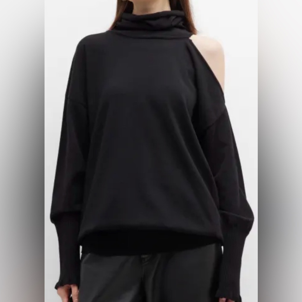 Marella $395 NWT
Indira Cold-Shoulder Turtleneck Sweater
